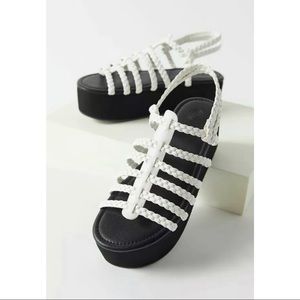 Urban Outfitters Platform Fisherman 90s Sandals